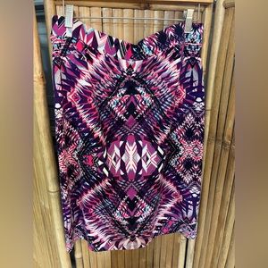 Sunny Leigh pencil skirt. Medium/ poly blend/ stretchable fabric.